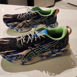 Asics Tri Noosa running shoes, Size 9-1/2 (closer to a woman's 8-1/2 - 9)